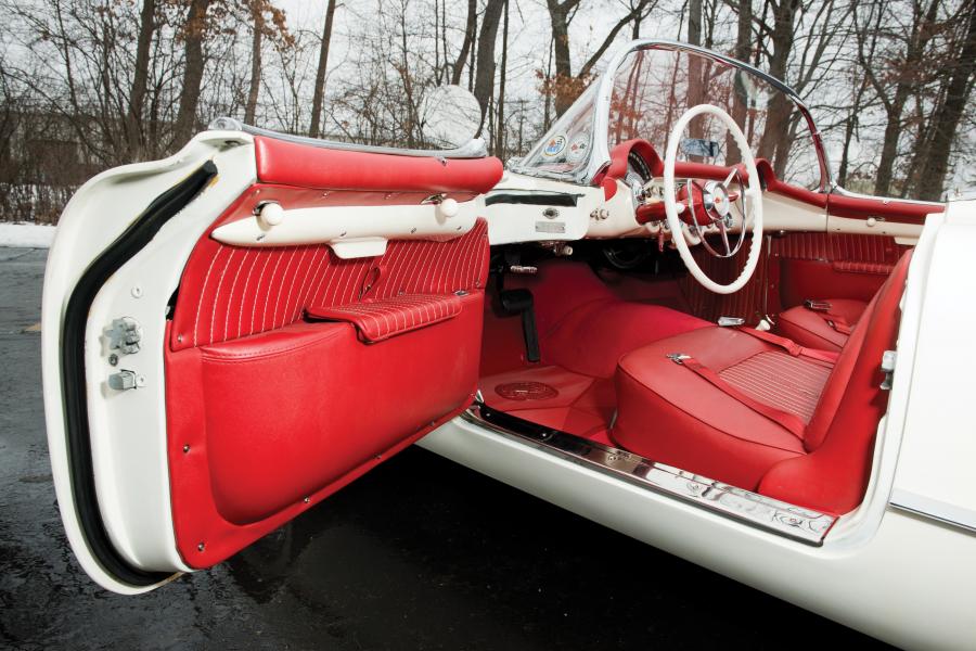 Интерьер Chevrolet Corvette Polo White 1954 года  (фото 15 из 40)
